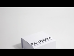 Une boîte cadeau magnétique pliable blanche en une seule étape